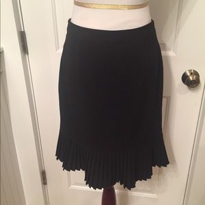 BARRAZA SKIRT STRAIGHT BLACK PLEAT ACCENT Size 8